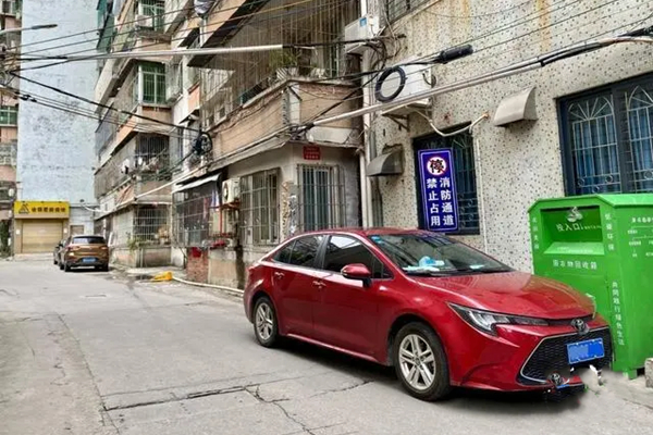 暢通消防通道，守護(hù)群眾安全！湛江坡頭消防聯(lián)合區(qū)交警大隊(duì)開(kāi)展消防車(chē)通道專(zhuān)項(xiàng)整治
